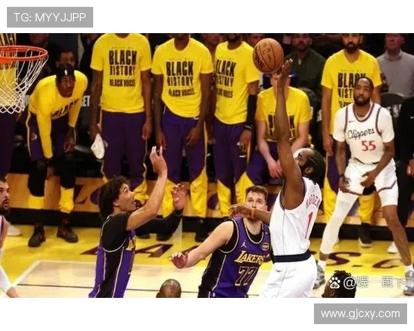 2020季前赛湖人与快船的激烈对决回顾与精彩瞬间分析