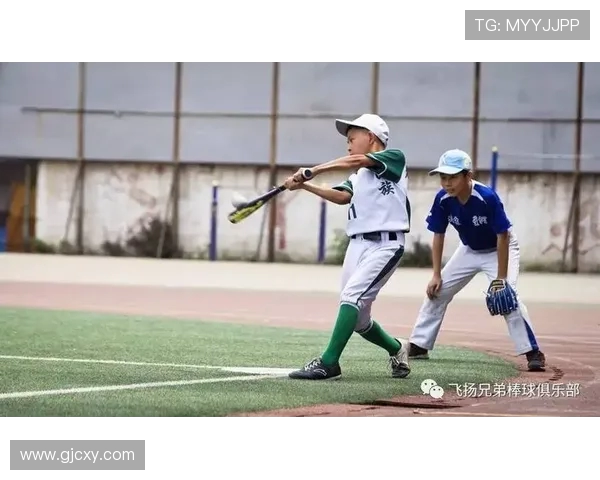 重庆足球队的奋斗与荣耀：一段不平凡的突破之路纪实